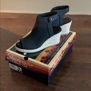 Never Worn - Sketchers Black Memory Foam Wedges